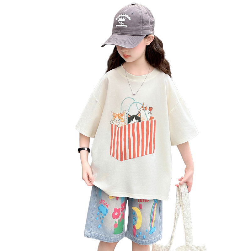 Summer Clothing Drawing - Ensemble haut et bas d'été pour
